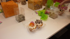 Zelfversierde cupcakes op de workshop van de HEMA taartbakwedstrijd